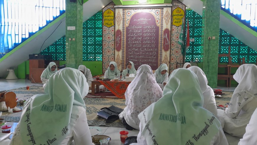 Kajian Rutin Annitho Karanganyar Teguhkan Spiritualitas Muslimah Melalui Rotib Kubro dan Kajian Kitab Wasiyatul Musthofa